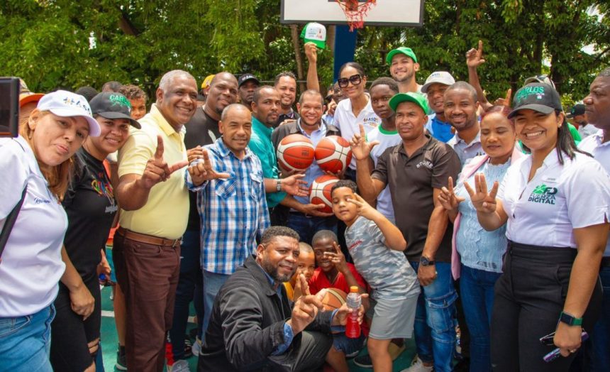 Alcalde de SDN entrega tres canchas deportivas y encabeza actividades sociales
