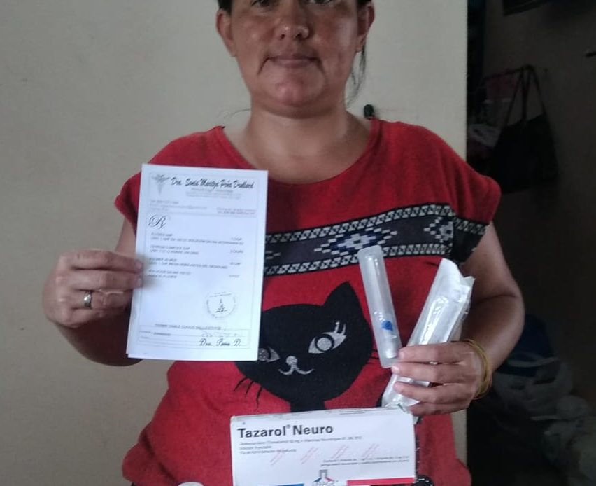 Mujer pide ayuda para tratar enfermedades que padece