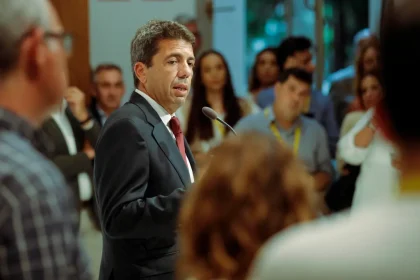 El PP valenciano reivindica Educación y Sanidad mientras avanza en su coalición de gobierno con Vox