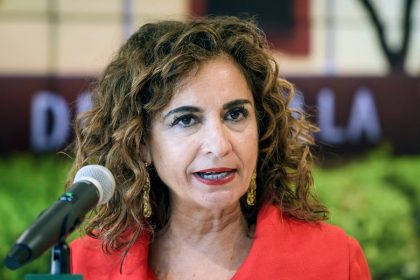 Montero en campaña: No van a callar al PSOE, el fanatismo y la intolerancia no se abrirán paso