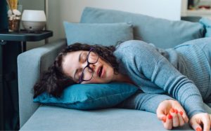 ¿Cómo dormir más rápido usando el método del brain tapping?