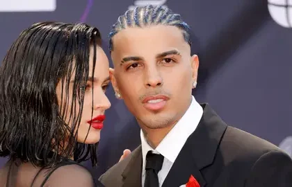 rosalia rauw alejandro alfombra roja latin grammy 2022 70