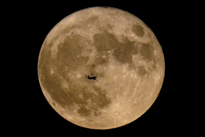 Superluna podría elevar mareas justo cuando huracán Idalia toque tierra en Florida