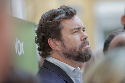Iván Espinosa de los Monteros renuncia a su escaño de Vox por “motivos familiares”