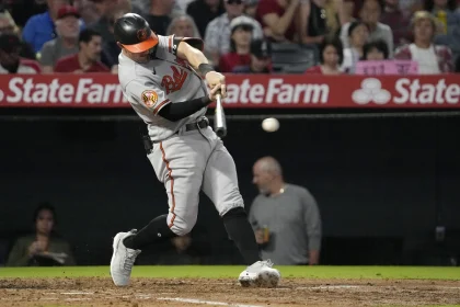 Los Orioles vencieron a los Angelinos 10-3 para barrer la serie y extender la racha ganadora a 5