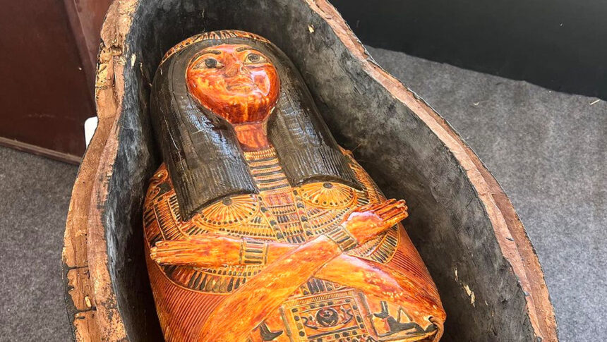 Fuera de Serie: Descubren en Egipto un cementerio de 3.500 años con un papiro del ‘Libro de los Muertos’
