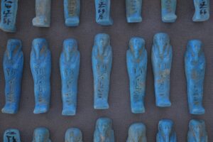 Fuera de Serie: Descubren en Egipto un cementerio de 3.500 años con un papiro del ‘Libro de los Muertos’