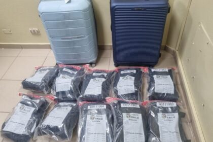 DNCD ocupan 21 paquetes de marihuana en aeropuerto del Cibao y apresan extranjera