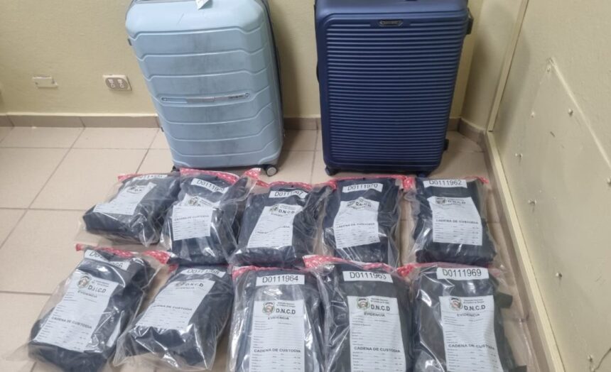 DNCD ocupan 21 paquetes de marihuana en aeropuerto del Cibao y apresan extranjera