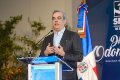 Presidente Abinader anuncia que trabajará en la implementación de unidades salud bucal escolar
