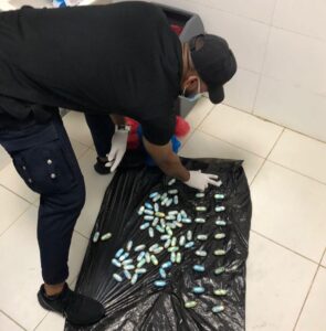 DNCD arresta hombre mientras intentaba salir del país con el estomago lleno de cocaína