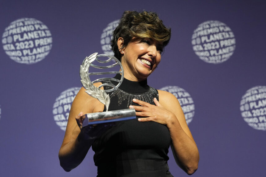 Sonsoles Ónega gana el Premio Planeta con una novela histórica sobre empresarios gallegos