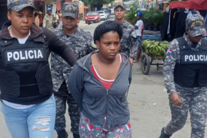 Fuera de Serie:PN apresa mujer que le cortó la cara a su hija de 5 meses con una navaja