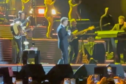 ¡Por fin! Luis Miguel sale a escenario en el Estadio Olímpico de Santo Domingo