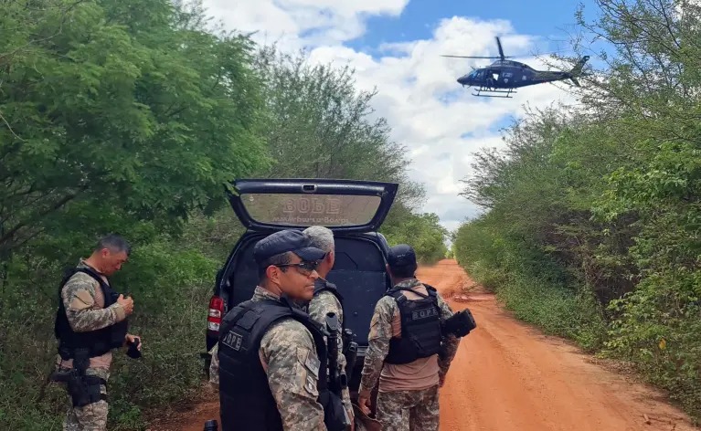 Más de 300 policías buscan a dos fugados de una cárcel de máxima seguridad en Brasil