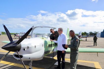Abinader invita a conocer aeronaves “Dulus”, creadas para patrullaje en zona fronteriza