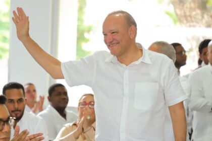 En Santiago, Ulises Rodríguez va a la delantera en el primer boletín