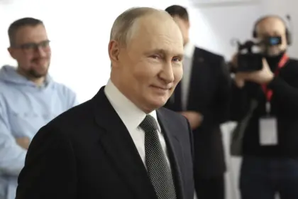 Putin niega afirmaciones de EEUU: Rusia no pretende poner armas nucleares en el espacio