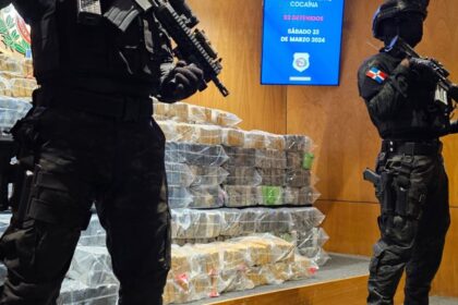 DNCD apresa lancha en Peravia con 754 paquetes presumiblemente de cocaína; apresan a dos