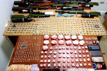 Ocupan numerosas porciones de drogas tras operativo y allanamientos simultáneos en Santiago
