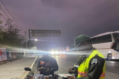 574 conductores multados en solo 3 horas por transitar sin luces