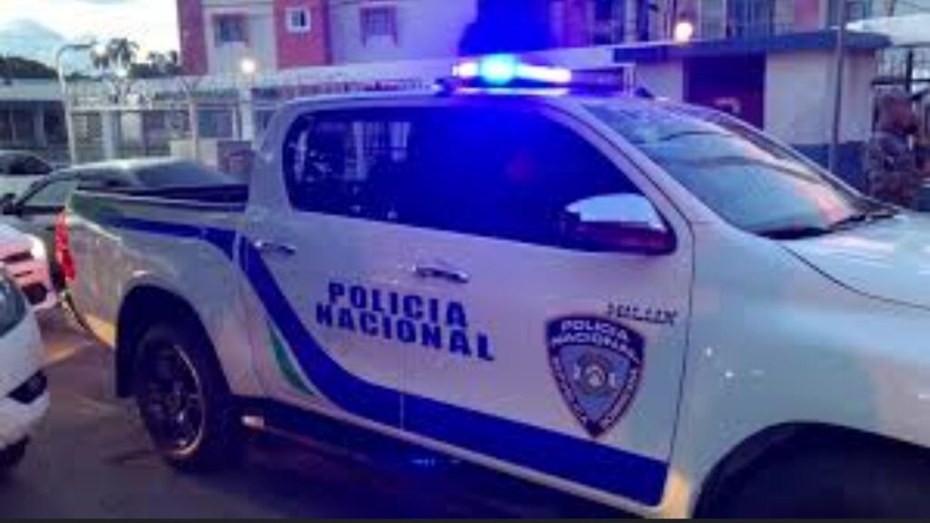 PN afirma ciudadanos dicen estar satisfechos con patrullaje en la av. Duarte