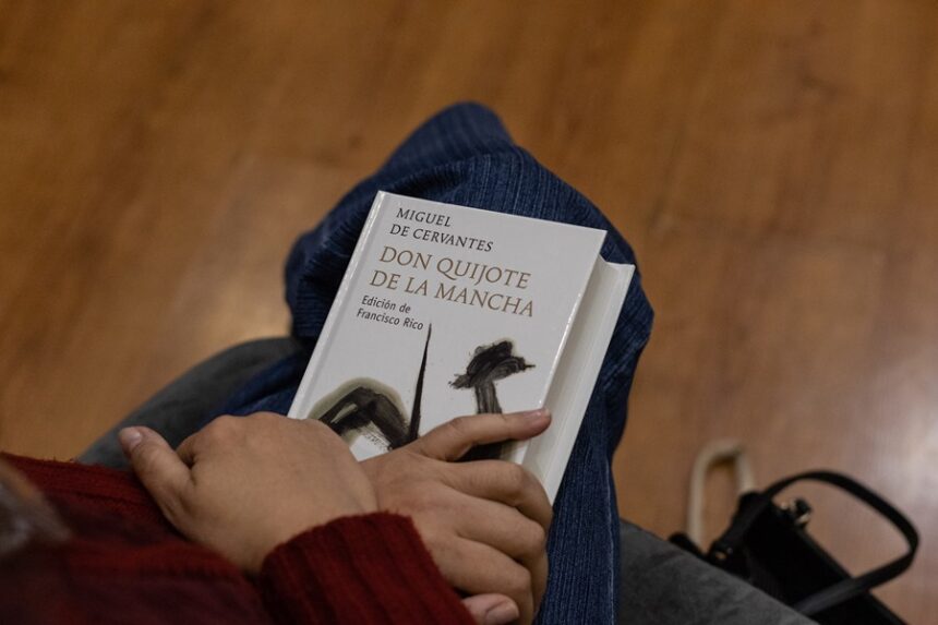 España celebra el Día del Libro con Luis Mateo Díez, la lectura del Quijote y exposiciones