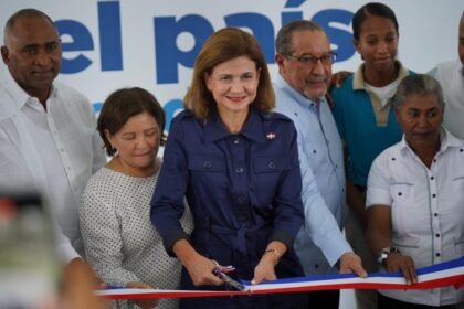 Vicepresidenta Raquel Peña inaugura Escuela Básica en provincia Peravia