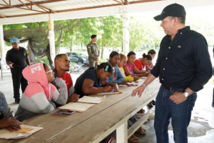 Realizan feria de empleo en zona franca de la provincia Peravia