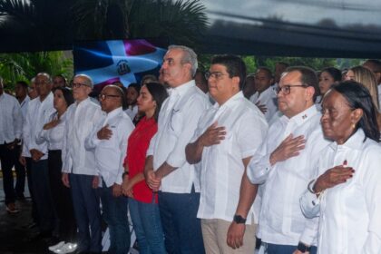 Abinader inaugura complejo habitacional en La Zurza
