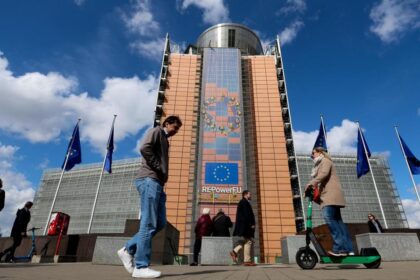Bruselas aprueba el cuarto pago de recuperación a España, pero lo reduce en 158 millones