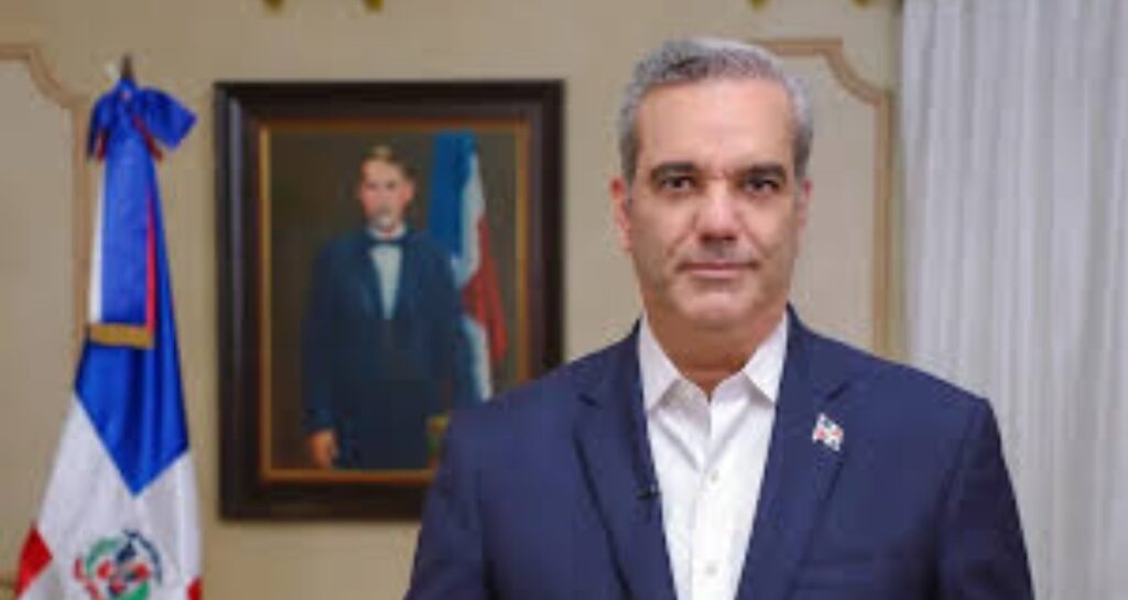 Abinader acata decisión de Venezuela de retirar personal diplomático de RD
