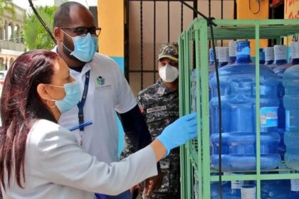 Anuncian medidas drásticas contra comercios que expongan los botellones de agua al sol