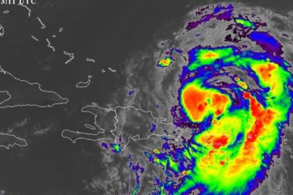 Tormenta Ernesto posee vientos máximos de 110 Km por hora