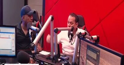 Locutores de La Romana se manotean al aire