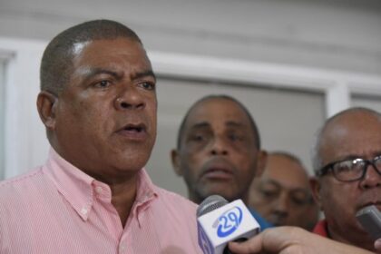 Choferes de Santiago convocan a vigilia contra reforma