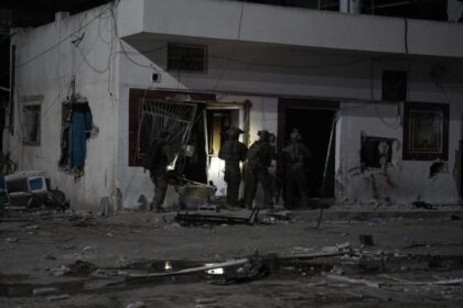 Fuera de Serie : Al menos 93 muertos en un bombardeo de Israel contra un edificio en el norte de Gaza