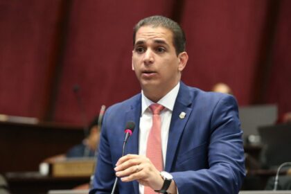 Víctor Fadul llama a la sensatez, apertura y el diálogo ante reacciones contra reforma fiscal