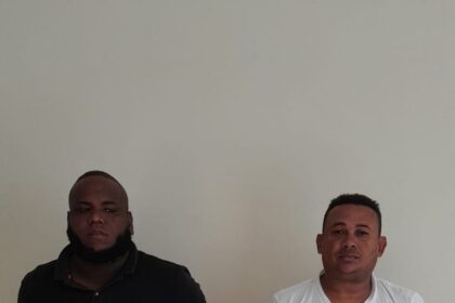 Detienen 2 sujetos en carretera Puerto Plata-Imbert tras ocuparle armas ilegales y dinero en efectivo