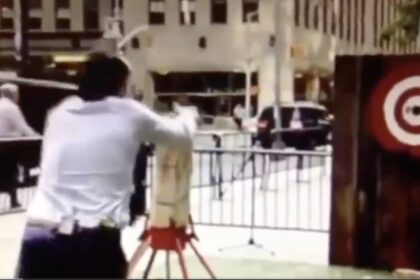 El futuro jefe del Pentágono lanza un hacha y golpea a un hombre en un video viral
