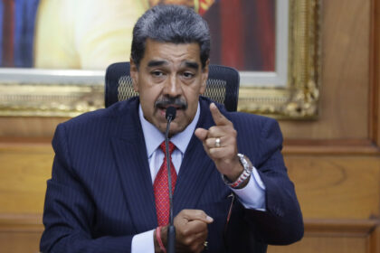 Maduro alerta de "vasallos" que "se arrastran a los gringos" para entregar Venezuela a EE.UU.