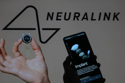 Neuralink probará si su chip cerebral puede controlar un brazo robótico
