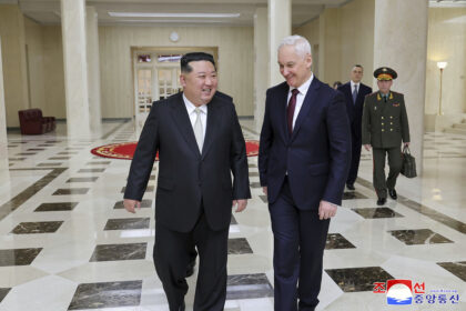 Kim Jong-un se reúne con el ministro de Defensa ruso