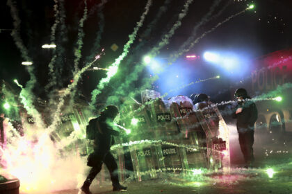 Se tornan violentas las protestas en Georgia (VIDEO)