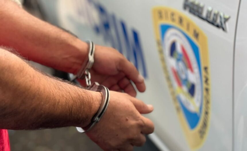 Detienen hombre en flagrante delito por distribución de sustancias controladas en Guachupita