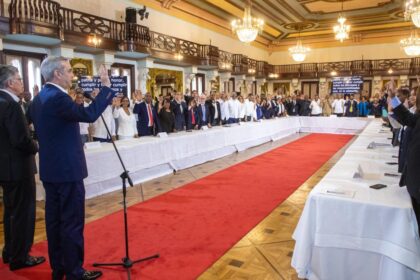 Abinader juramenta comités de apoyo a la reforma penitenciaria