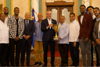 Abinader recibe al club Mauricio Báez, campeón del TBS del DN