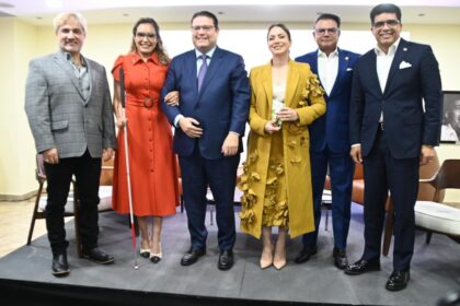 Gloria Reyes presenta su primer libro «Actúa hoy: cinco columnas para construir superación»