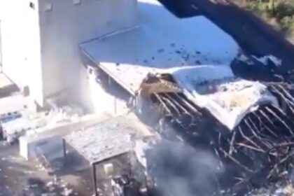 VIDEO: Una gran explosión en EE.UU. deja a varias personas atrapadas