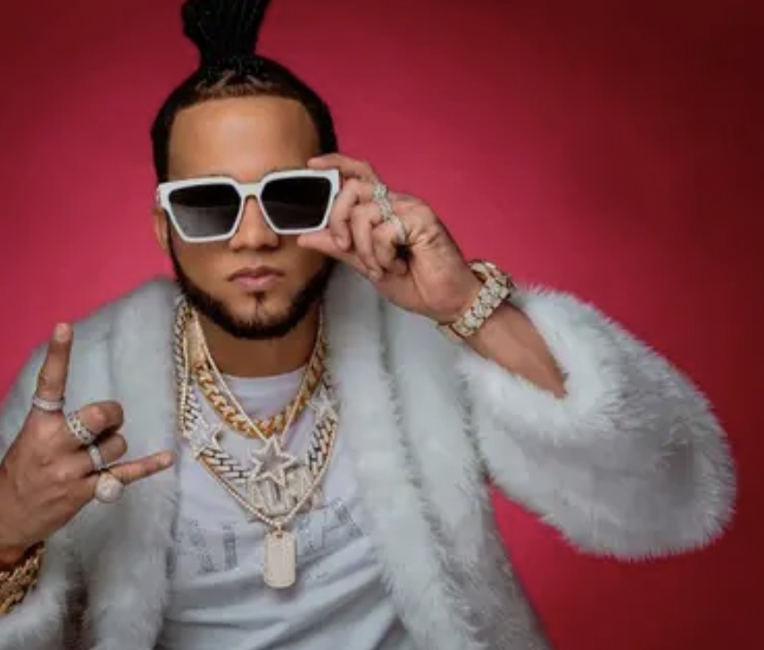 El cantante urbano El Alfa hace una pausa en los escenarios por complicación vocal